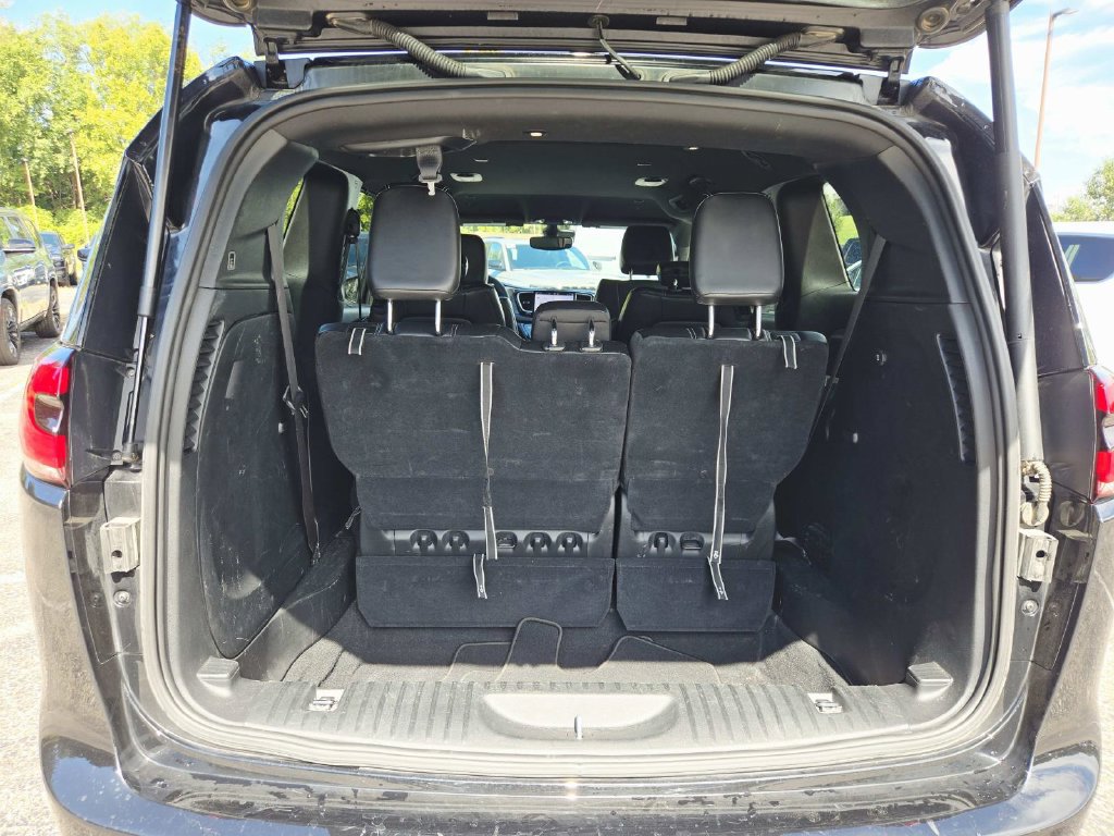 Used 2025 Chrysler Pacifica Select FWD image 14