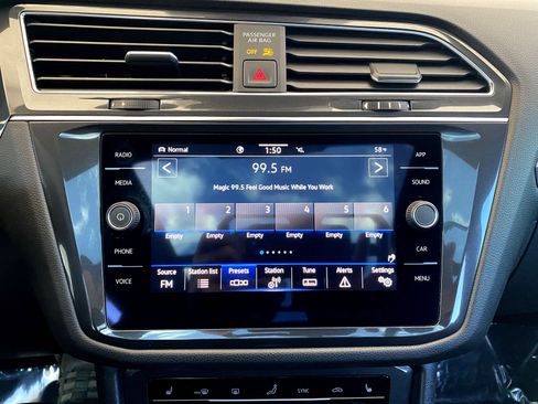 Used 2023 Volkswagen Tiguan SE R-Line image 3