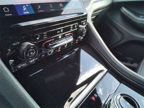 New 2025 Jeep Grand Cherokee Limited w/ Trailer Tow Package image 31