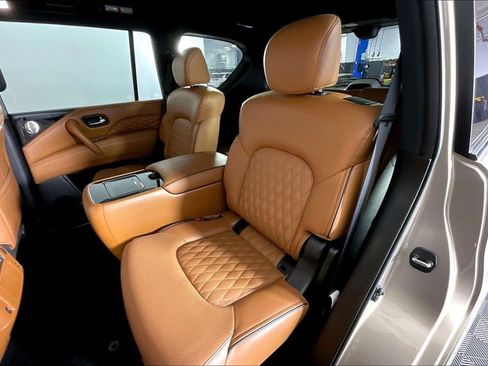 Used 2024 INFINITI QX80 Sensory AWD/4WD image 36