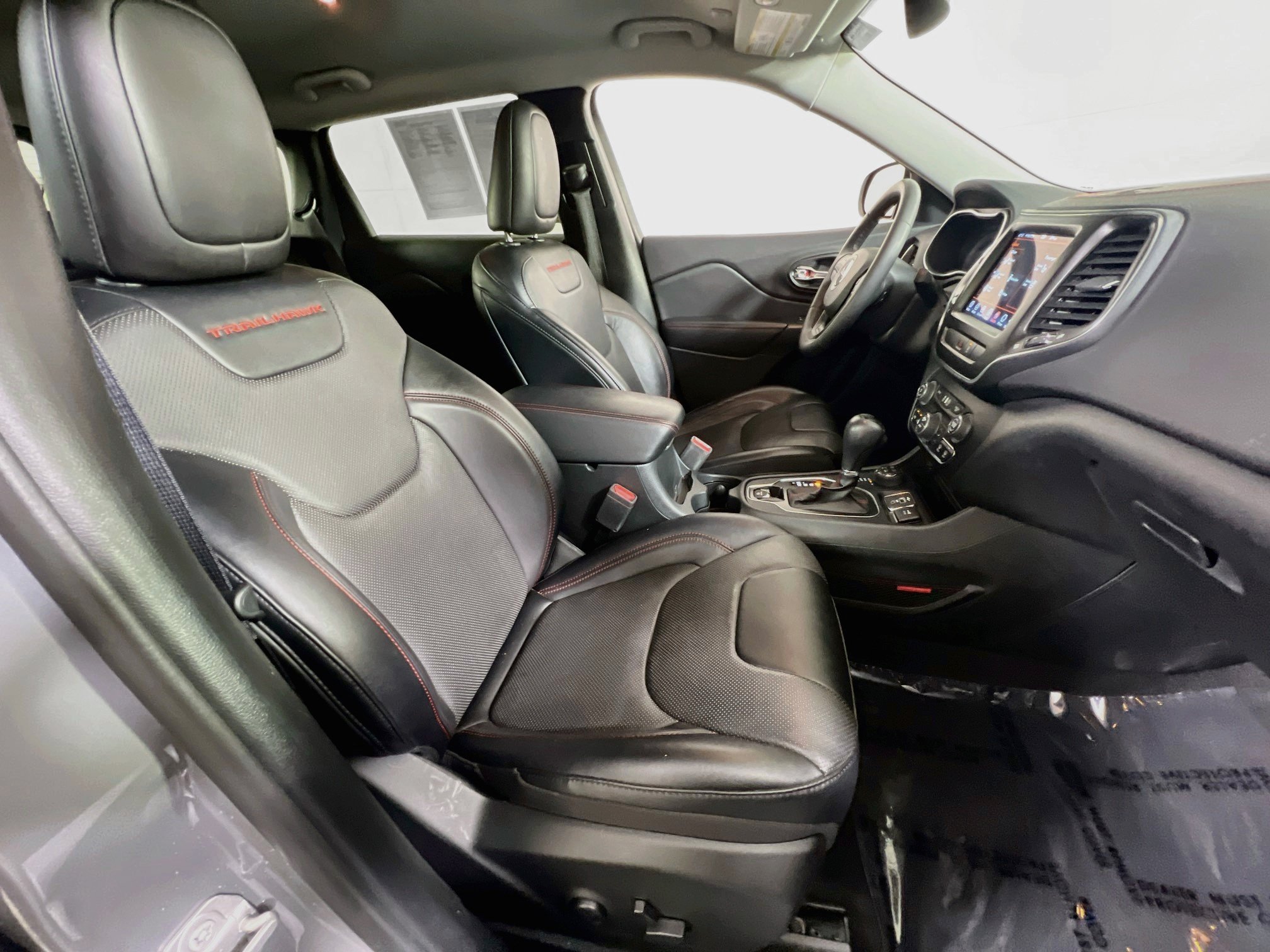 Used 2022 Jeep Cherokee Trailhawk w/ Premium Leather Package AWD/4WD image 26