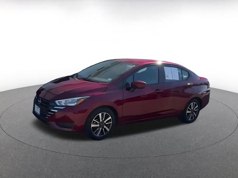 Used 2025 Nissan Versa SV image 4