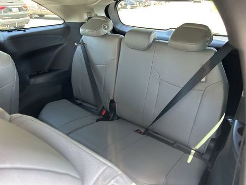 New 2026 Toyota Sienna XLE FWD image 15
