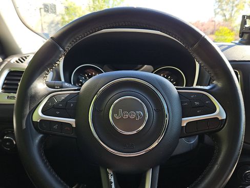 Used 2017 Jeep Compass Latitude w/ Popular Equipment Group FWD image 17