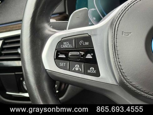 Used 2022 BMW 530e xDrive w/ Premium Package image 21