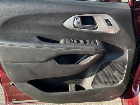 Used 2021 Chrysler Pacifica Touring-L w/ Uconnect Theater Family Group image 16