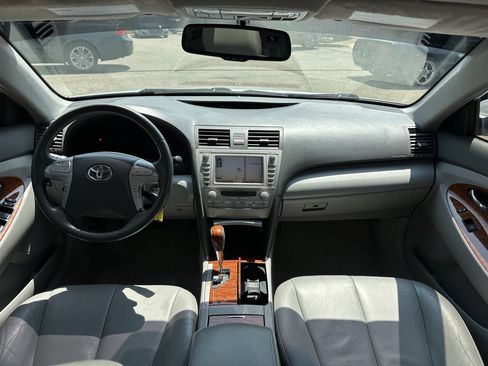 Used 2010 Toyota Camry LE FWD image 27