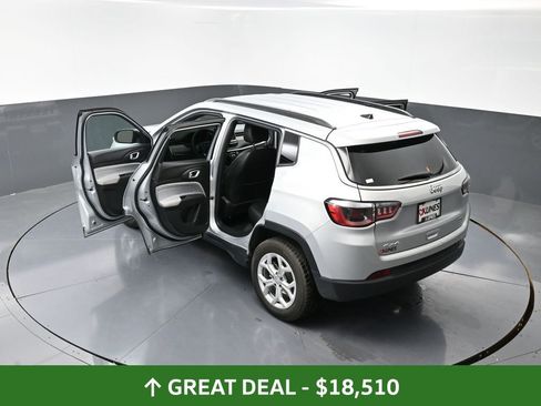 Used 2024 Jeep Compass Latitude image 61