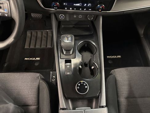 Used 2021 Nissan Rogue SV image 19