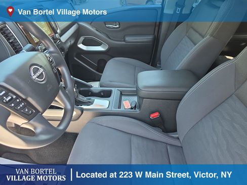 Used 2022 Nissan Frontier SV w/ Technology Package AWD/4WD image 11