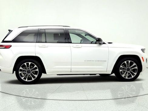 Used 2023 Jeep Grand Cherokee Overland AWD/4WD image 4
