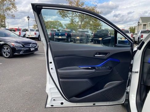 Used 2022 Toyota C-HR XLE image 24