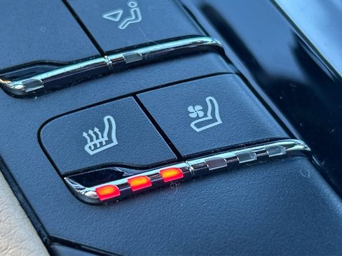 Used 2016 Porsche Cayenne image 21