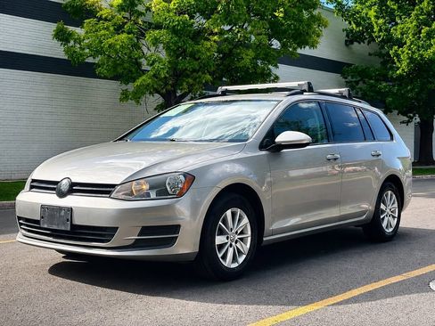Used 2016 Volkswagen Golf S FWD image 1