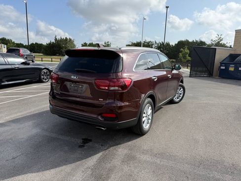 Used 2019 Kia Sorento FWD w/ LX Convenience Package image 4