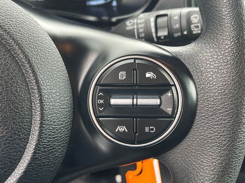 Used 2025 Kia Soul LX w/ LX Technology Package FWD image 29