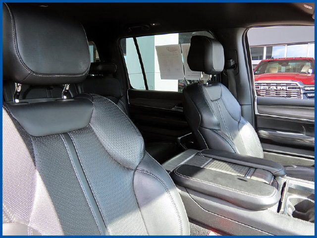 Certified 2024 Jeep Wagoneer L Series II w/ Flexible Seating Group AWD/4WD image 9