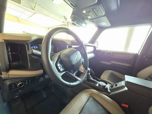 Used 2023 Ford Bronco Wildtrak image 11