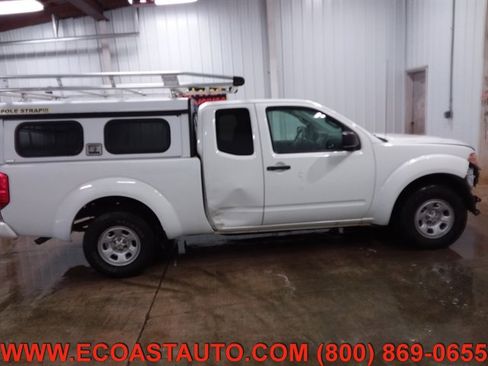 Used 2017 Nissan Frontier S image 2