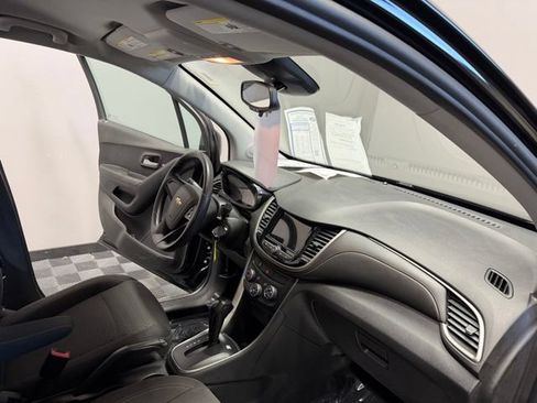 Used 2019 Chevrolet Trax LS FWD image 25