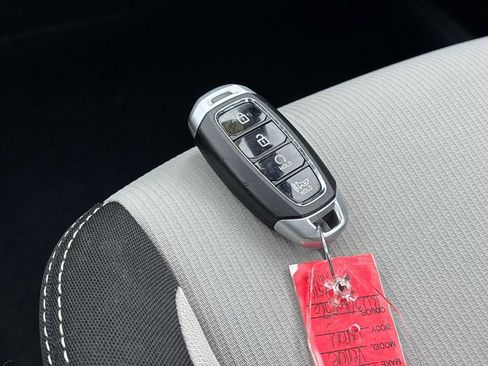 Used 2024 Hyundai Venue SEL image 30