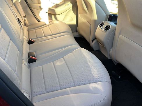 Used 2019 Mercedes-Benz GLC 300 4MATIC image 9