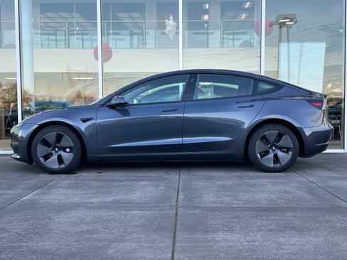 Used 2021 Tesla Model 3 Standard Range Plus image 6