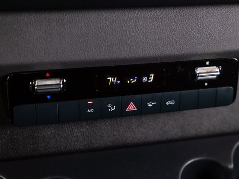 Used 2023 Mercedes-Benz Sprinter 2500 image 17