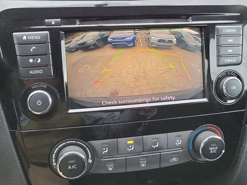 Used 2018 Nissan Rogue S image 36