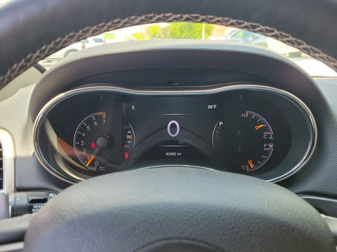 Used 2017 Jeep Grand Cherokee Limited image 32