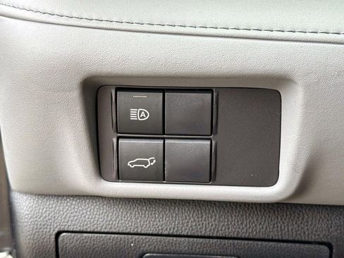 Used 2022 Toyota Highlander XLE image 14