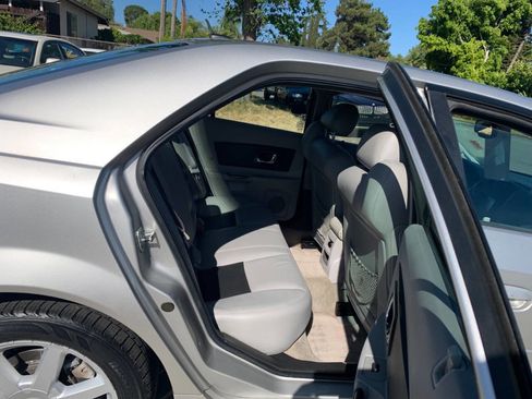 Used 2005 Cadillac CTS 3.6 w/ Luxury Package RWD image 9