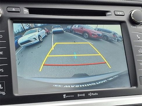 Used 2018 Toyota Highlander Limited image 19