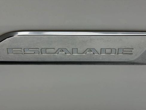 Used 2017 Cadillac Escalade ESV Premium Luxury AWD/4WD image 9