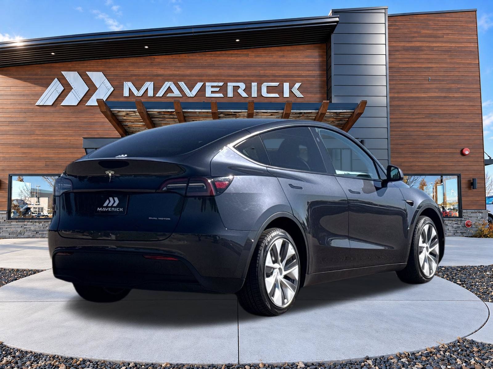 Used 2024 Tesla Model Y Long Range AWD/4WD image 10