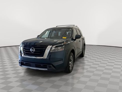 Certified 2025 Nissan Pathfinder SL FWD image 5