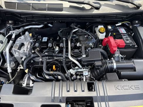 Certified 2025 Nissan Kicks SR FWD image 23