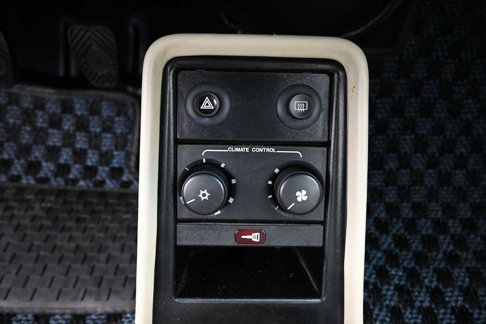 Used 1987 Porsche 911 Carrera RWD image 15