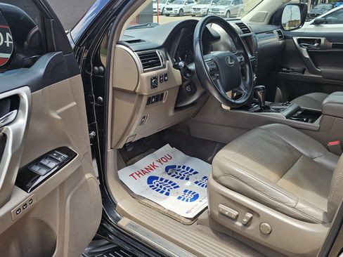 Used 2019 Lexus GX 460 w/ Navigation Package image 25