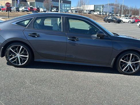 Used 2023 Honda Civic Touring image 4