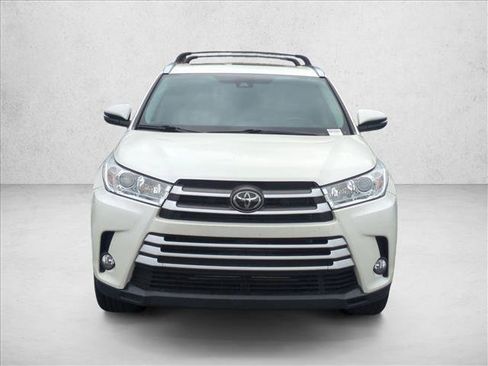 Used 2018 Toyota Highlander XLE image 2