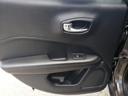 Used 2019 Jeep Compass Latitude AWD/4WD image 13