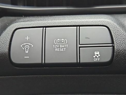 Used 2025 Hyundai Elantra SEL FWD image 18