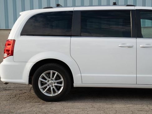 Used 2019 Dodge Grand Caravan SXT FWD image 12