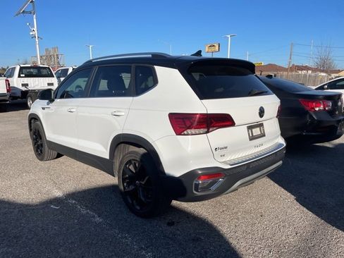 Used 2023 Volkswagen Taos SE w/ Panoramic Sunroof Package image 9