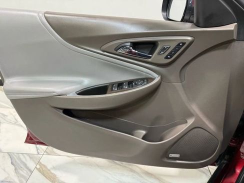 Used 2018 Chevrolet Malibu Premier w/ Premier Sun and Wheel Package FWD image 11