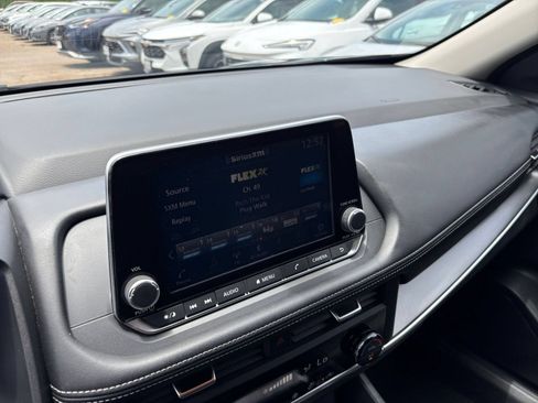Used 2025 Nissan Rogue SV FWD image 20
