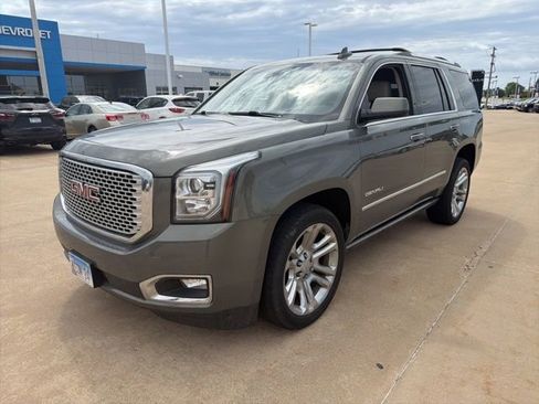 Used 2017 GMC Yukon Denali w/ Open Road Package AWD/4WD image 3