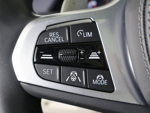 Used 2022 BMW X7 M50i image 37