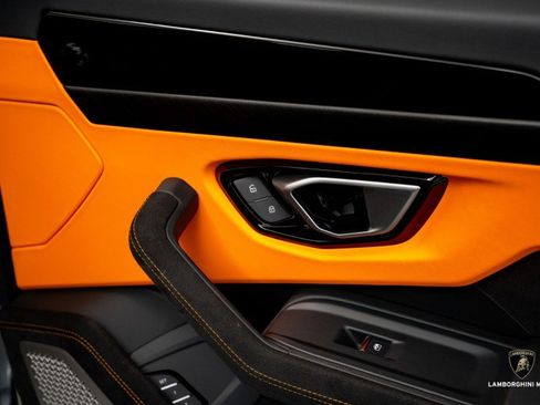 Used 2023 Lamborghini Urus S image 44